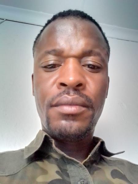 Bongane Mavundla , estate agent