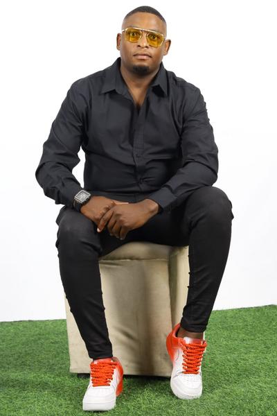 Sipho Stanton, estate agent
