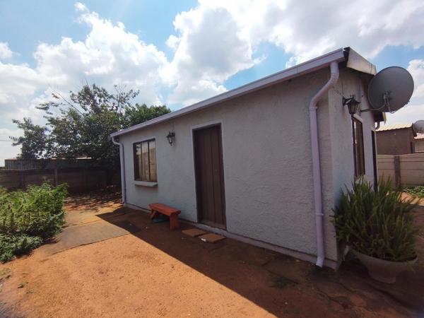House For Sale in Daveyton, Daveyton