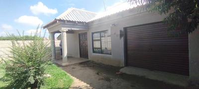 House For Sale in Daveyton Central, Daveyton