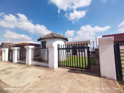 House For Sale in Daveyton Central, Daveyton
