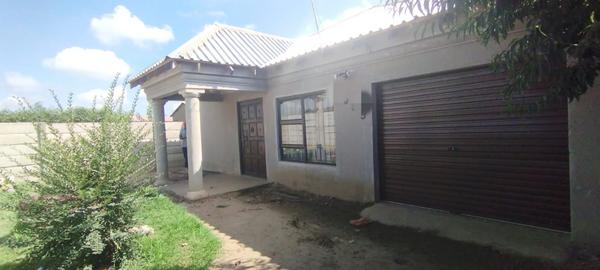 House For Sale in Daveyton Central, Daveyton