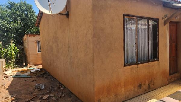 House For Sale in Daveyton Central, Daveyton